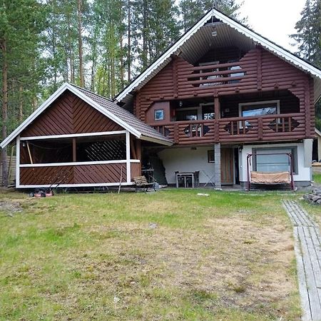 Viihtyisae Hirsimoekki Jaerven Rannalla Siikainen Kültér fotó
