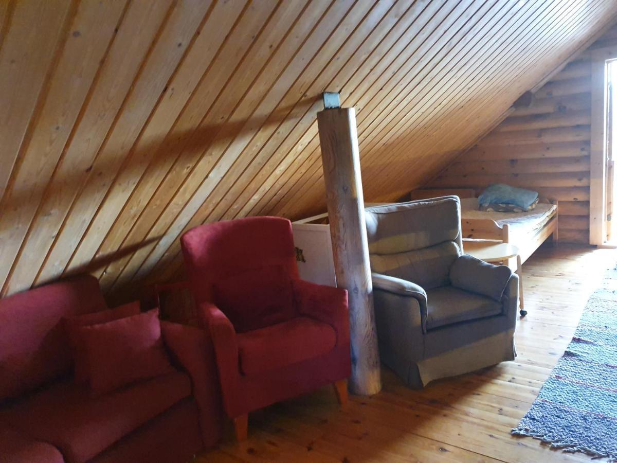 Viihtyisae Hirsimoekki Jaerven Rannalla Siikainen Kültér fotó