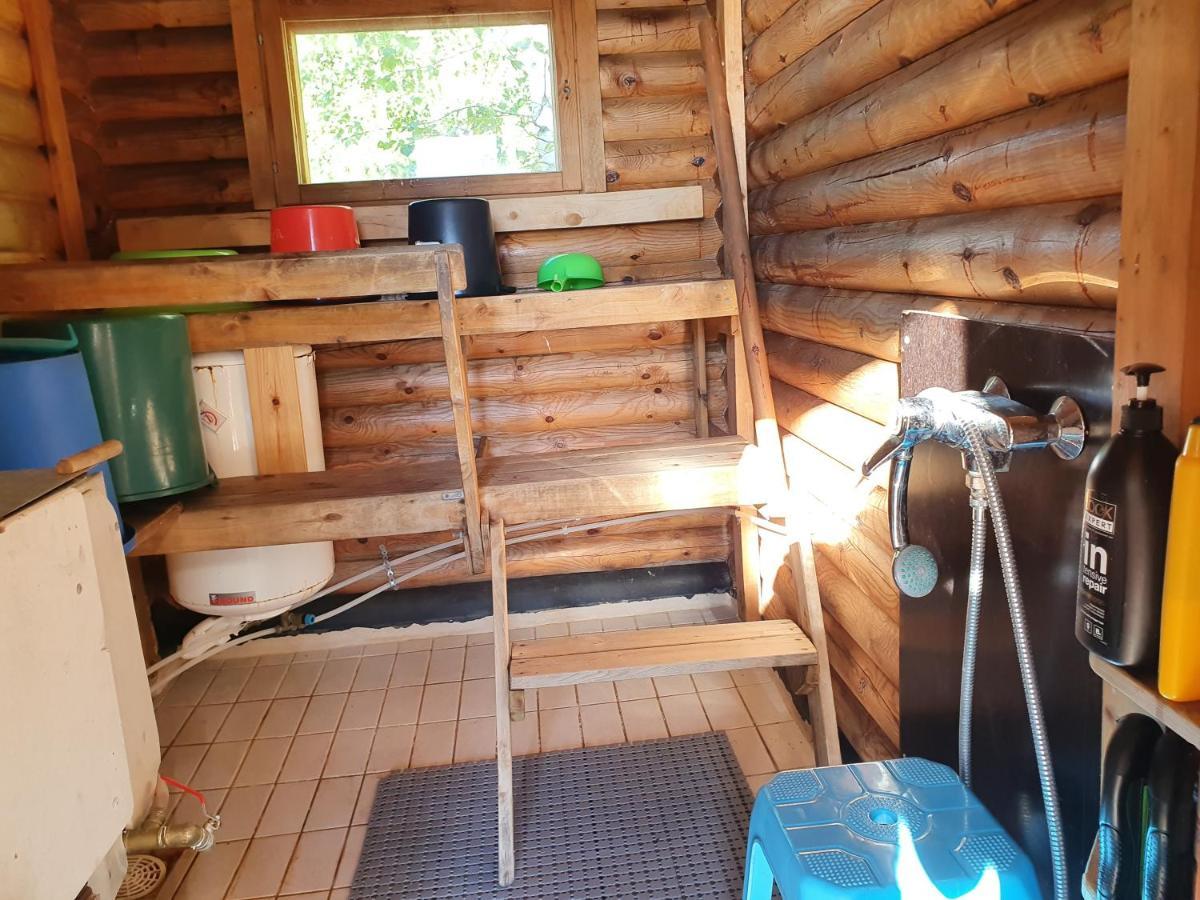 Viihtyisae Hirsimoekki Jaerven Rannalla Siikainen Kültér fotó