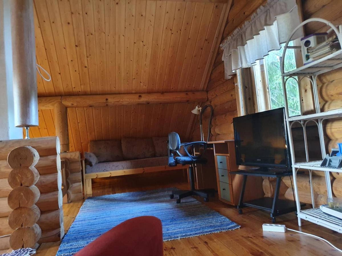 Viihtyisae Hirsimoekki Jaerven Rannalla Siikainen Kültér fotó