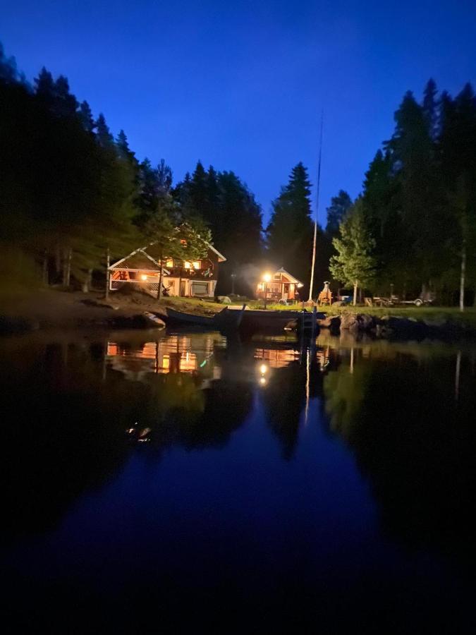 Viihtyisae Hirsimoekki Jaerven Rannalla Siikainen Kültér fotó